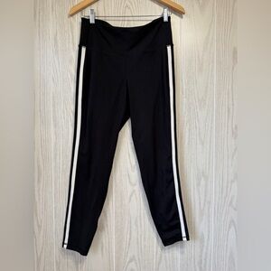 Old Navy Black Cropped Leggings with White Side Stripe Size L EUC
